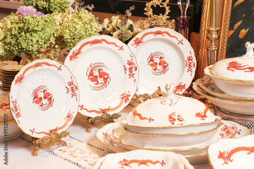 Obraz na płótnie Collectible porcelain set of the Red Dragon ser
The works of the famous Meissen manufactory are unique pieces of art of high artistic level and royal style, having world renown and collectible value w salonie
