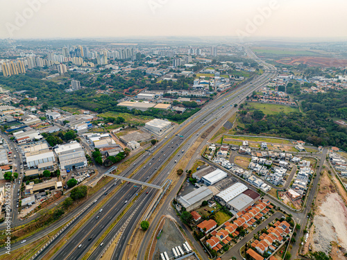 Imagem aérea da Rodovia Dom Pedro em Campinas no horário de pico. Região do Alphaville Business Park. photo