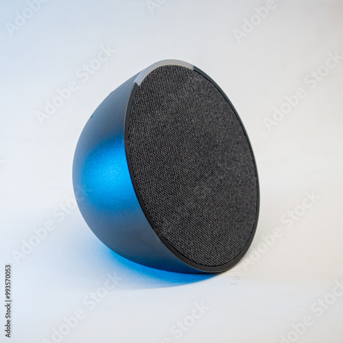 Echo Pop Alexa Assistente de Voz Música Pop Fundo Branco