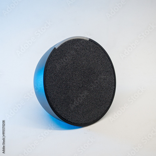 Echo Pop Alexa Assistente de Voz Música Pop Fundo Branco