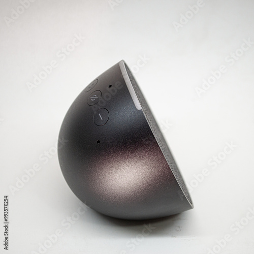 Echo Pop Alexa Assistente de Voz Música Pop Fundo Branco