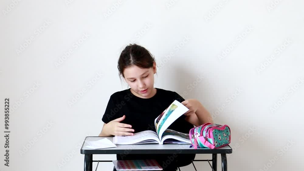 garota estudante me carteira escolar