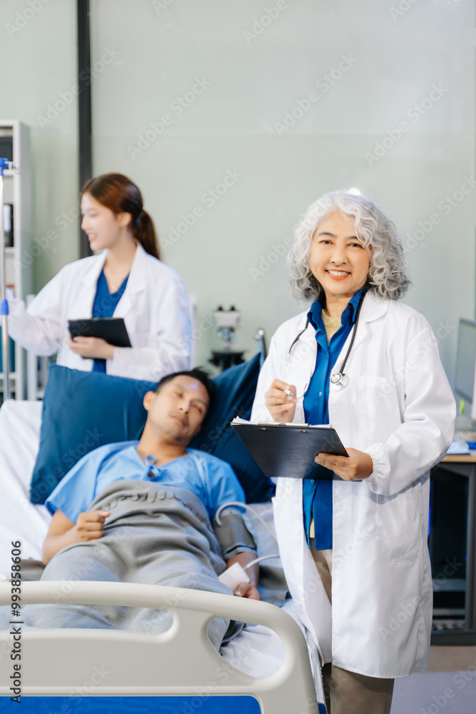 Obraz premium Hospital Ward Male and Male Professional Asian Doctors Talk with a Patient, Give Health Care Advice,
