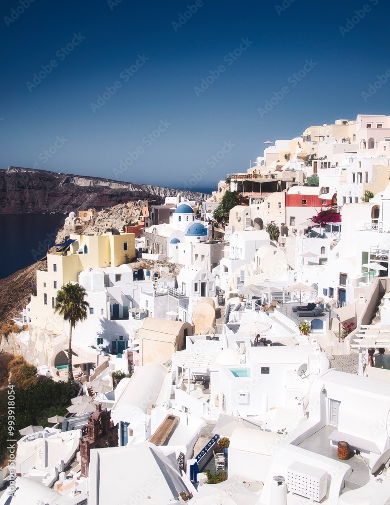 It consists of photographs I took during my trip to the Greek Islands, especially in Santorini, Mykonos and Lesvos. In this series, I mostly photographed the white houses on the islands. It consists of photographs I took during my trip to the Greek Islands, especially in Santorini, Mykonos and Lesvos. In this series, I mostly photographed the white houses on the islands.