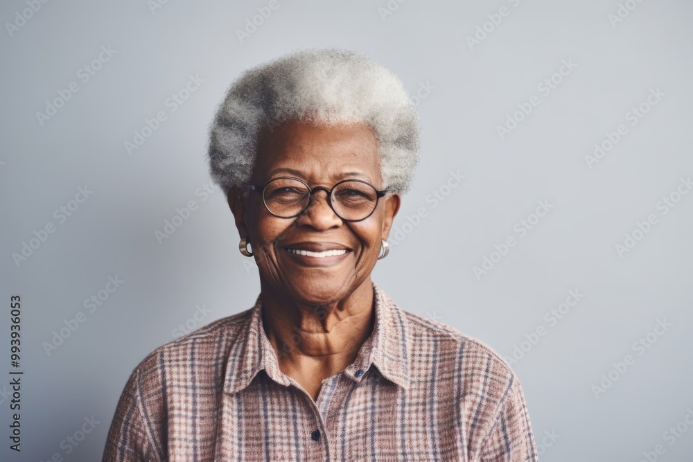 Φωτογραφία Portrait of a satisfied afro-american elderly woman in her 90s wearing a comfy f