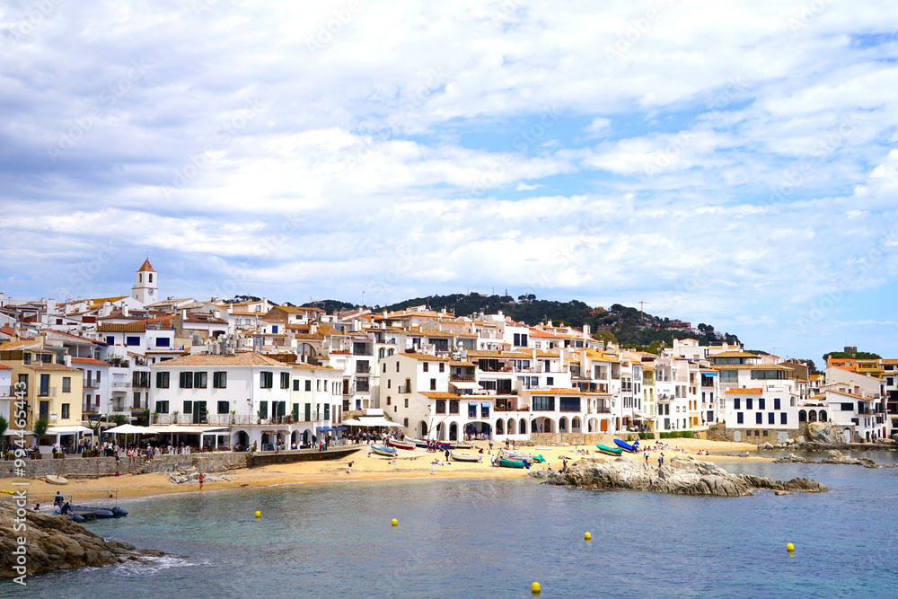 Calella de Palafrugell: view to the beaches and coast, beautiful white historic houses at the Mediterranean Sea, Costa Brava, Girona, Catalonia, Spain Calella de Palafrugell: view to the beaches and coast, beautiful white historic houses at the Mediterranean Sea, Costa Brava, Girona, Catalonia, Spain