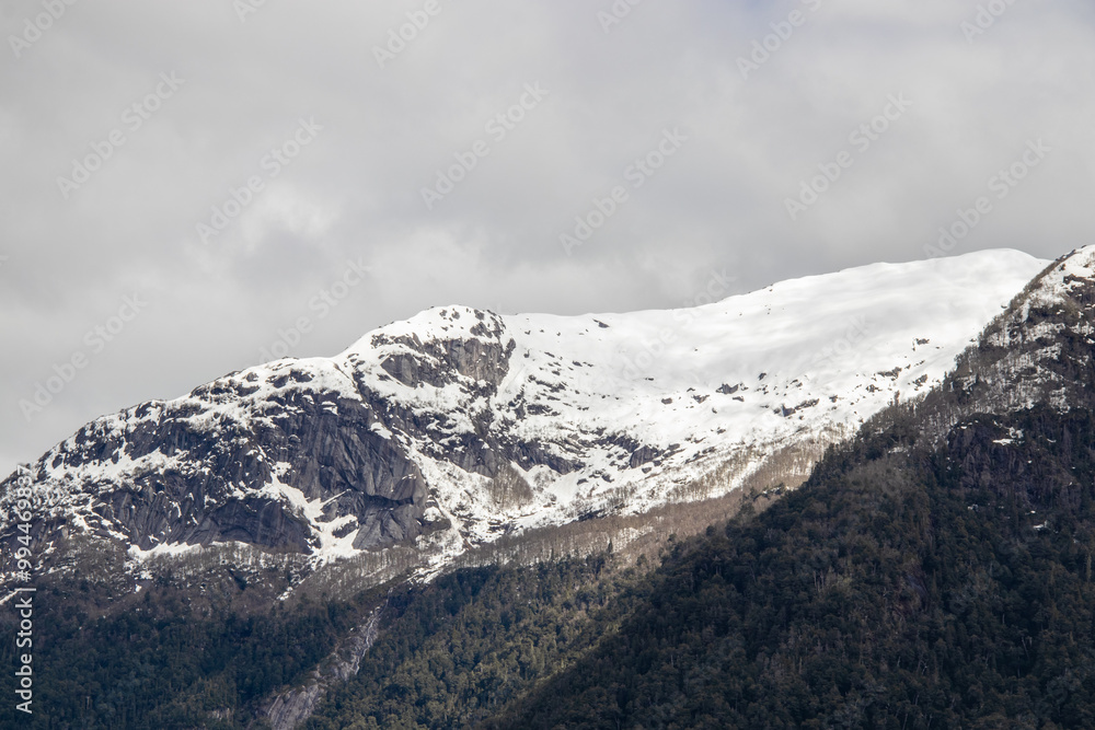 Obraz premium snow covered mountains