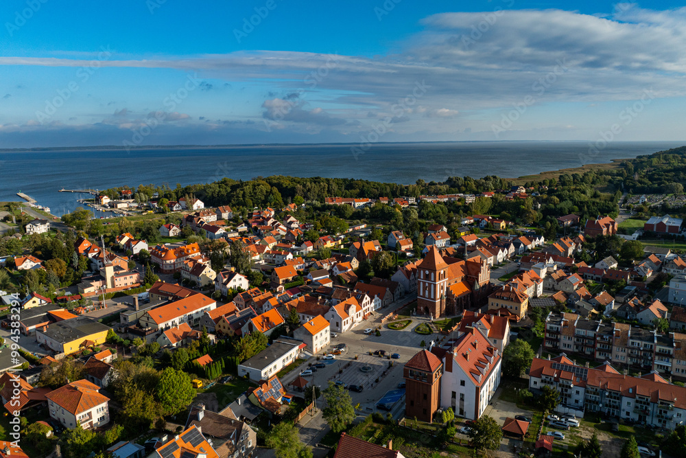 Tolkmicko - krajobraz miasta- rynek i port z ujęcia lotniczego - frombork - piękny Zalew Wiślany