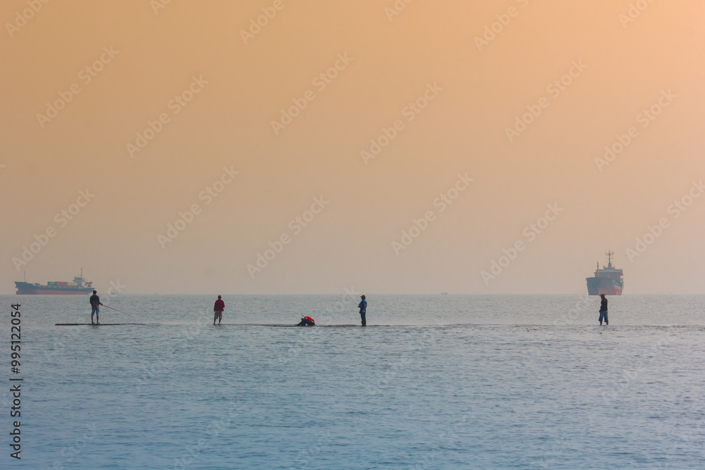 Fototapeta premium fishing at sunset