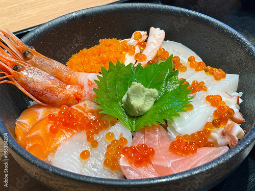 豪華海鮮丼９種のネタ盛り photo