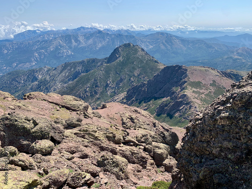 Chemin menant au sommet de la Paglia Orba en Corse