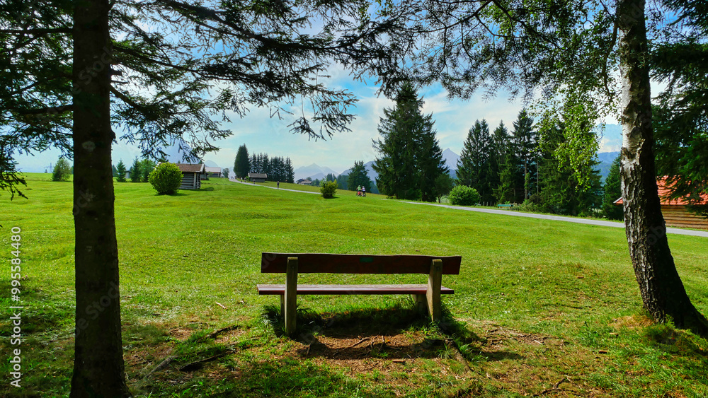 Ruhebank am Panoramaweg von Krün nach Mittenwald Ruhebank am Panoramaweg von Krün nach Mittenwald