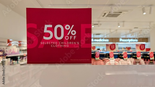 Obraz na płótnie Discount red banner in the store, 50% off, sale, shop background w salonie