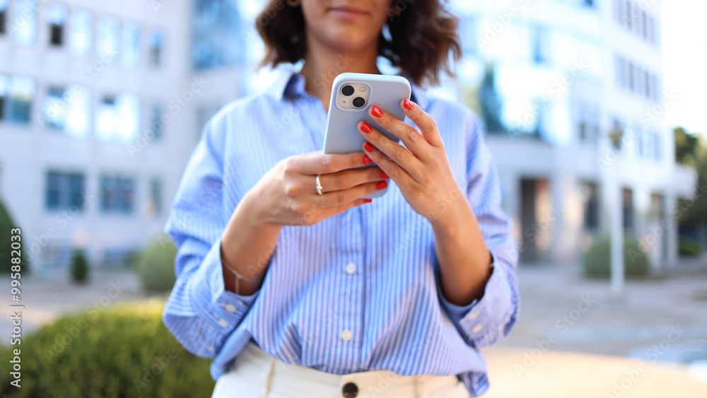 © PeopleVideos - Beautiful, young businesswoman enjoying in the city and using smartphone © PeopleVideos - Beautiful, young businesswoman enjoying in the city and using smartphone