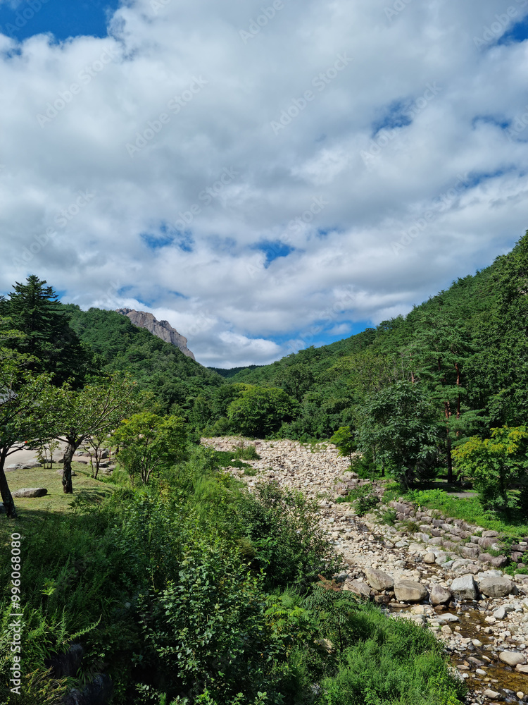 Obraz premium This is the scenery of Seoraksan National Park.