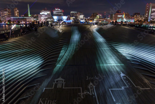 くじらのせなか (横浜港大さん橋国際客船ターミナル屋上) 夜景（神奈川県横浜市みなとみらい） photo