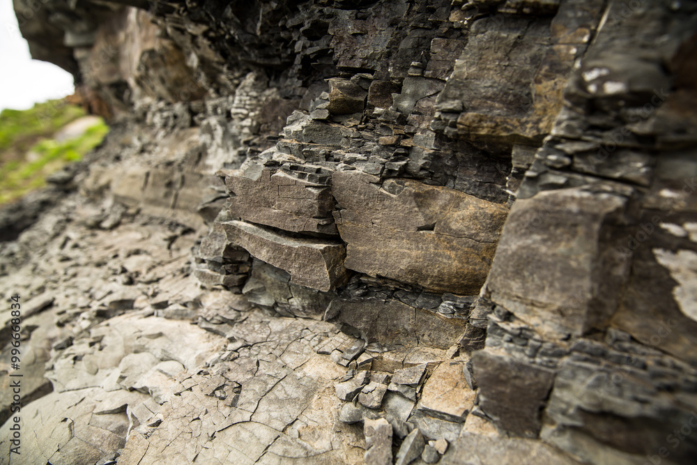Fototapeta premium Here is a detailed close up image of a rocky wall featuring many rocks
