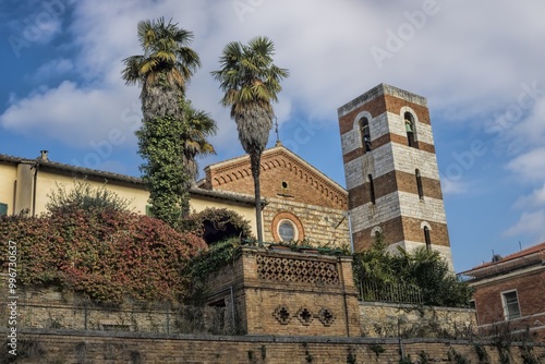 Obraz na płótnie siena, italien - kirche san petronilla mit campanile w salonie