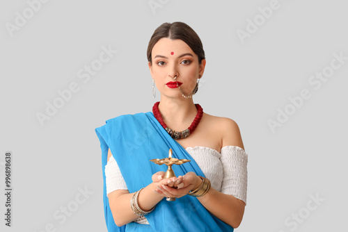 Beautiful young Indian woma...