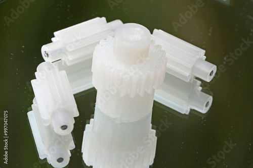 3D printing from filament for the additive manufacturing of gear wheels, gear racks, gear drives