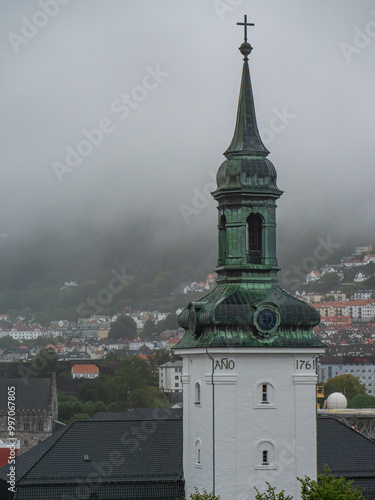 Kirchturm der Domkirche in Bergen mit Nebel im Hintergrund photo