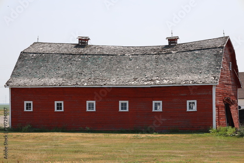 Konstfotografi classic rural red barn sagging into the past