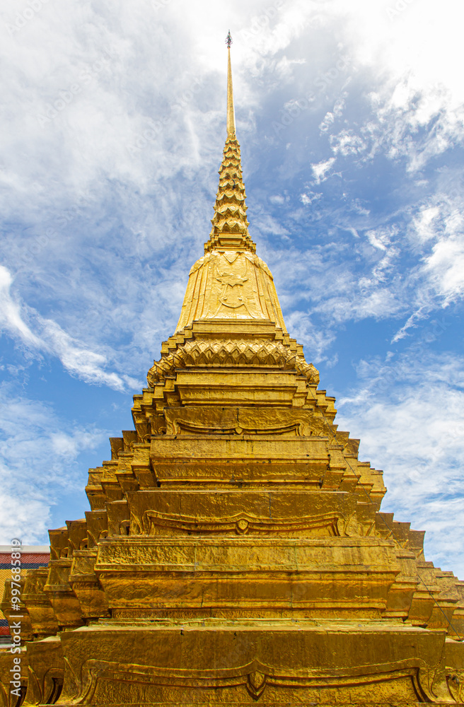 Fototapeta premium golden pagoda in Grand Palace and Wat Phra Kaew Bangkok thailand