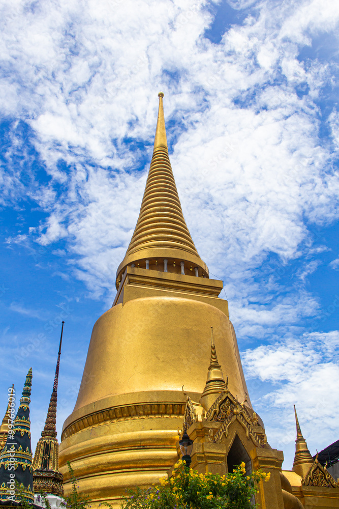 Naklejka premium golden pagoda in Grand Palace and Wat Phra Kaew Bangkok thailand