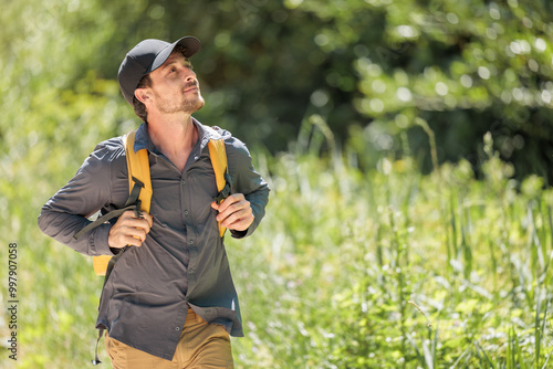 Photos Young man enjoying nature