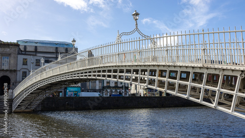 Slika na platnu The Ha'penny bridge in Dublin City, Ireland.
