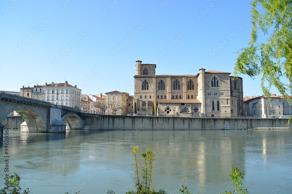 Fototapeta premium Collégiale Saint-Barnard à Romans sur Isère, département de la Drôme
