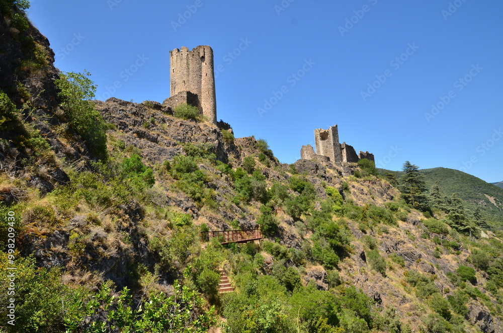 RUINES DES CHÂTEAUX CATHARES DE LASTOURS XII-XIII éme SIÈCLE RUINES DES CHÂTEAUX CATHARES DE LASTOURS XII-XIII éme SIÈCLE