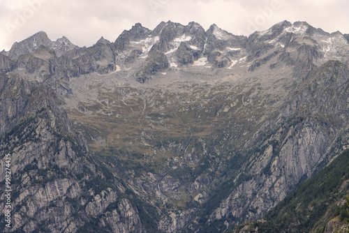 Schroffer Bergkamm über dem Val Masino; Blick von Süden in das Valle del Ferro mit den Pizzo del Ferro photo