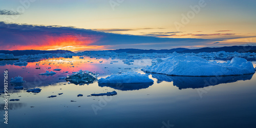 Obraz na płótnie Disko Bay is a large bay on the western coast of Greenland. w salonie