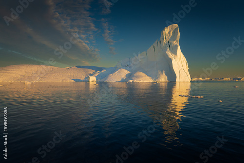 Obraz na płótnie Disko Bay is a large bay on the western coast of Greenland. w salonie