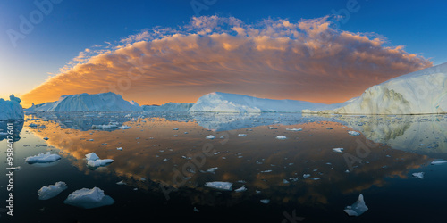 Obraz na płótnie Disko Bay is a large bay on the western coast of Greenland. w salonie