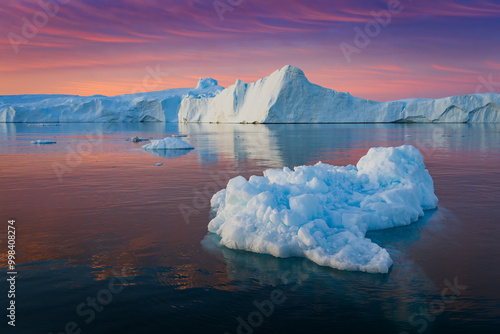 Obraz na płótnie Disko Bay is a large bay on the western coast of Greenland. w salonie