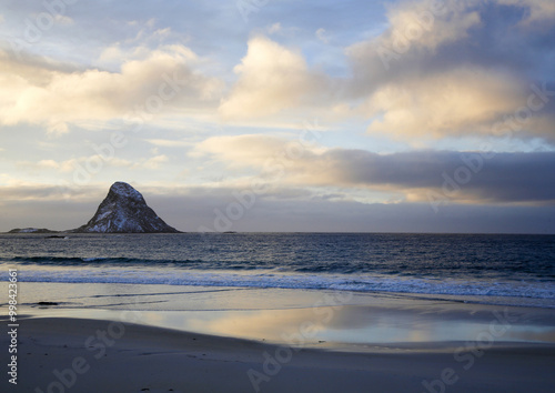 Bleiksoya in inverno al tramonto dalla spiaggia di Bleik, Andoya, Nordland, Norvegia photo