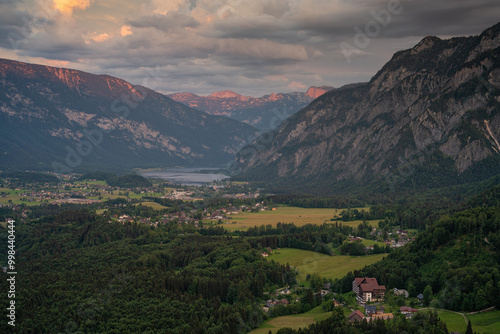 Obraz na płótnie Blick auf Bad Goisern im Salzkammergut w salonie