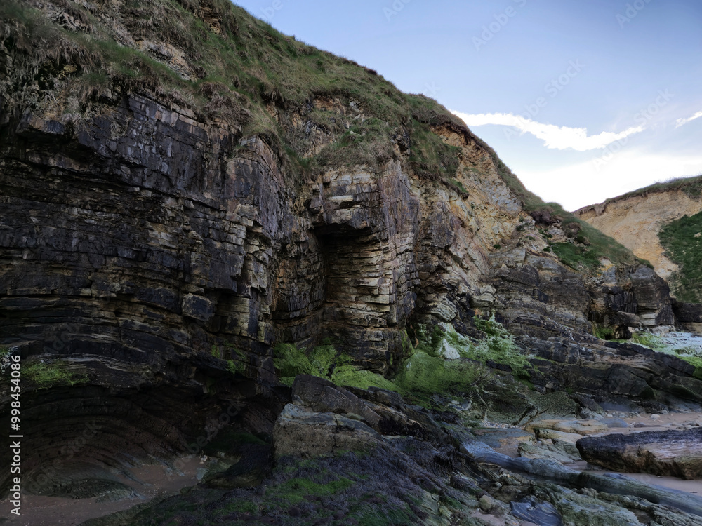 Obraz premium Cliffs and rocks in Ireland, vivid Irish landscape background