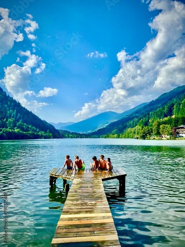 Photos Bambini in riva al lago