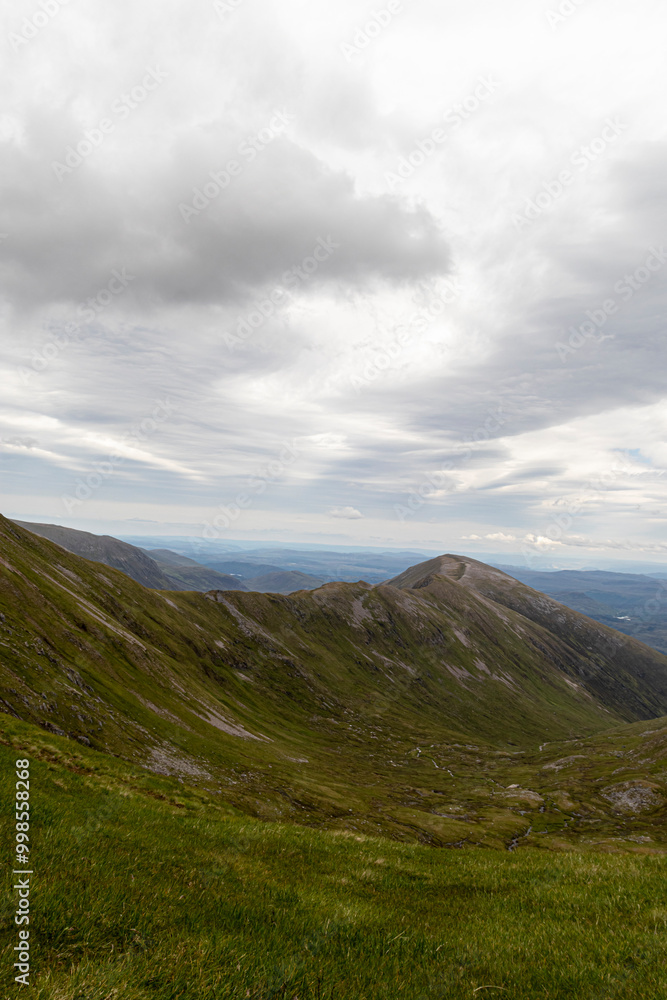 Fototapeta premium Hiking route across Carn Eighe, Glen Affric Scottish highlands
