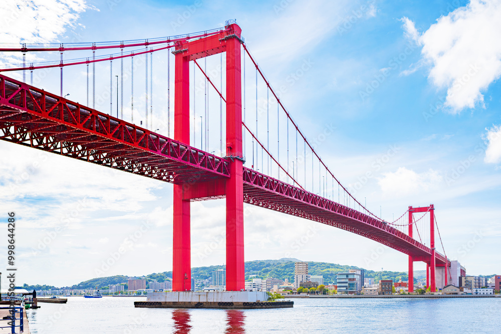 Naklejka premium 北九州市のシンボル若戸大橋