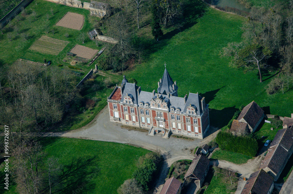 Naklejka premium vue aérienne du château d'Aché en France
