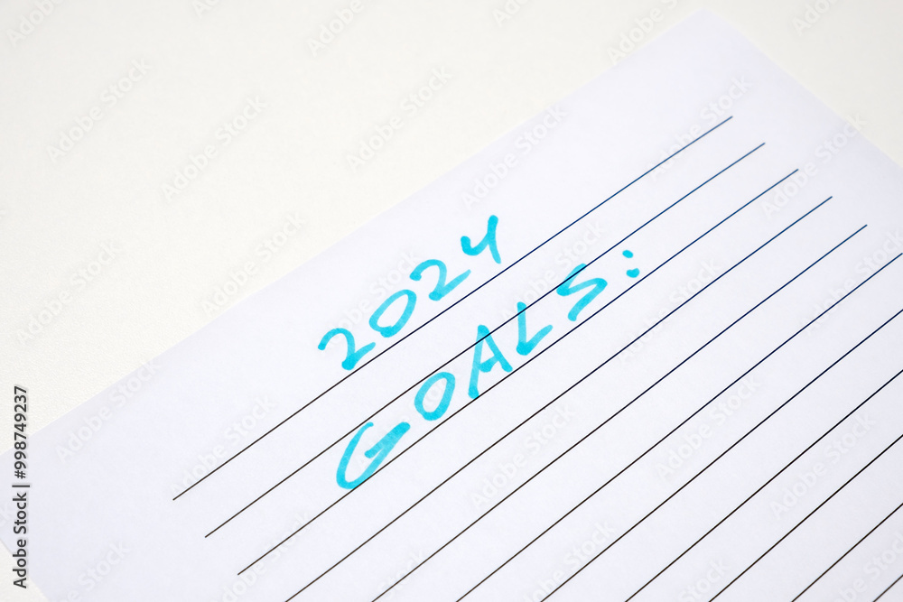 Obraz premium 2024 Goals handwritten inscription in blue on white paper