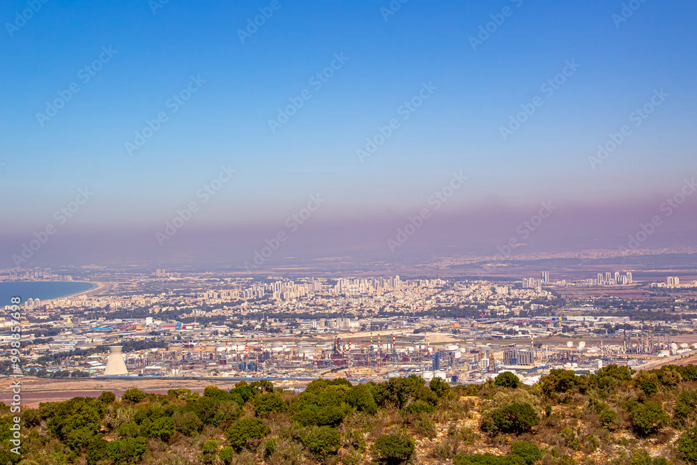 Obraz premium View from Mount Carmel to Krayot. Discover Israel in Autumn – Breathtaking Views and Fresh Air Await