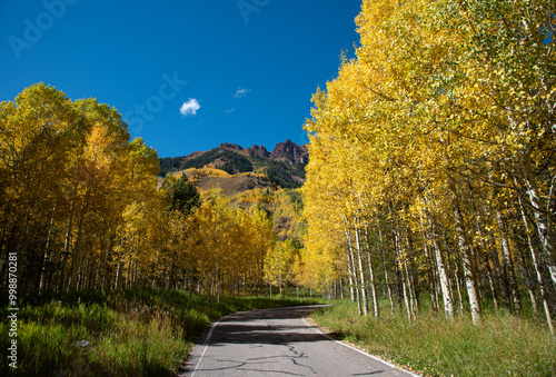Maroon Bells, rocky mountains, Colorado Rocky Mountains, autumn, scenic, hike, The Rockies, Colorado, mountains, Aspen trees, aspen, Red Rock cliff, blue sky, yellow, fall, forest, 