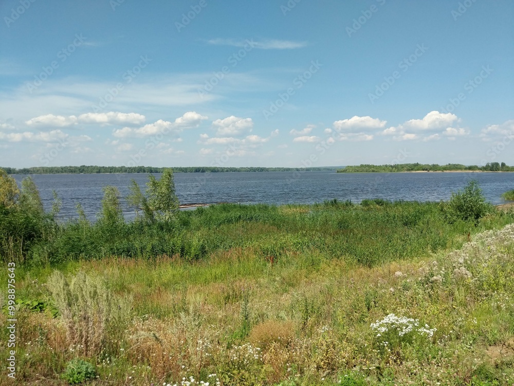 Obraz premium landscape with a lake and grass