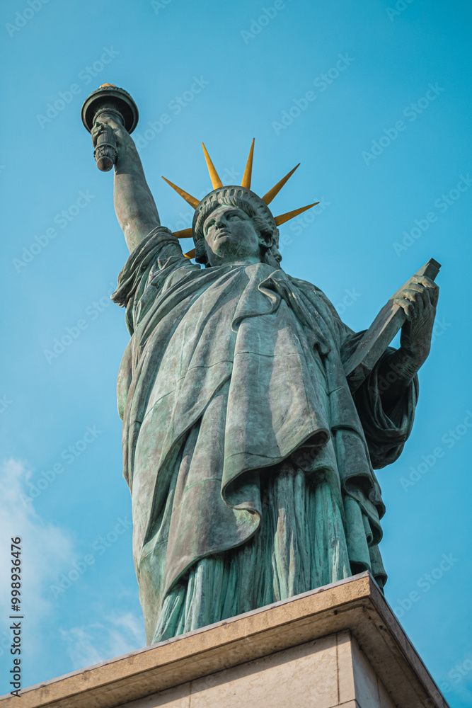Fototapeta premium Majestic Bottom Up View of the Stature of Liberty