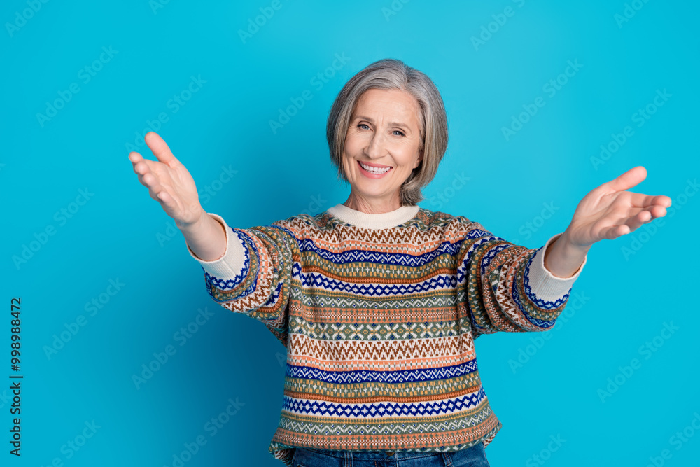 Φωτογραφία Photo of friendly kind retired woman with gray hair wear ornament sweater stretc